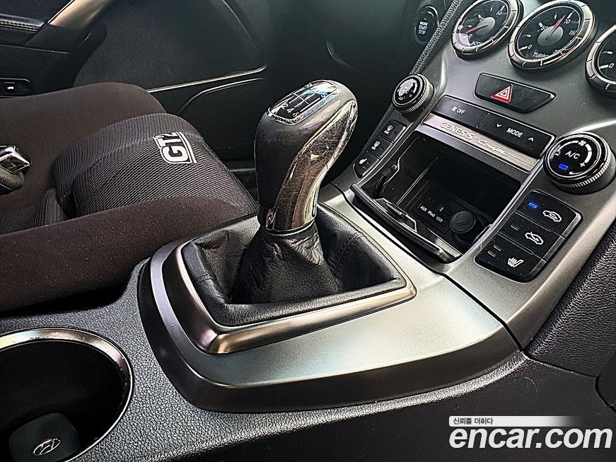 Hyundai Genesis 2012