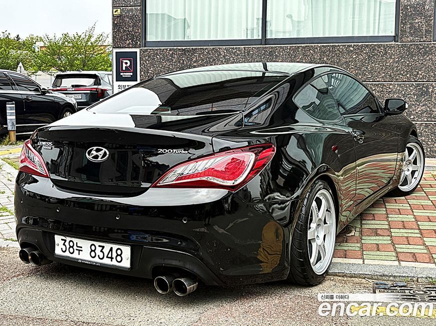 Hyundai Genesis 2012