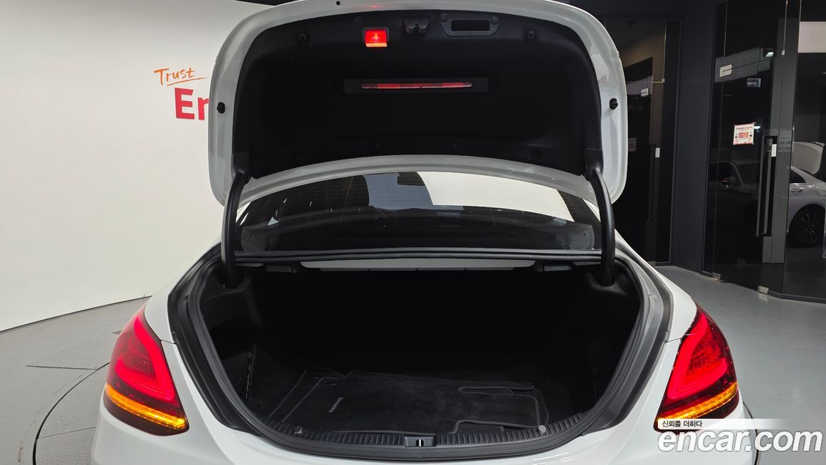 Mercedes-Benz C-Class 2019