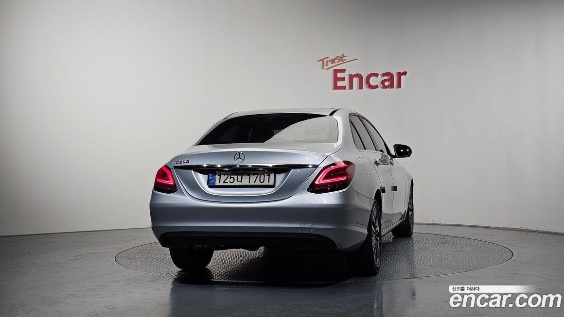 Mercedes-Benz C-Class 2019