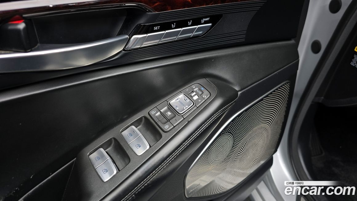 Genesis EQ900 2017