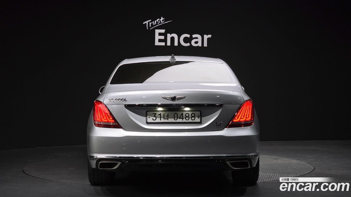 Genesis EQ900 2017