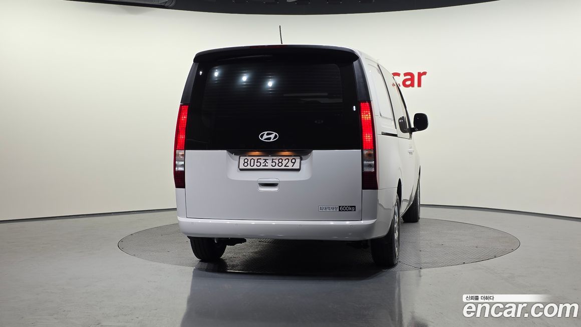 Hyundai Staria 2025