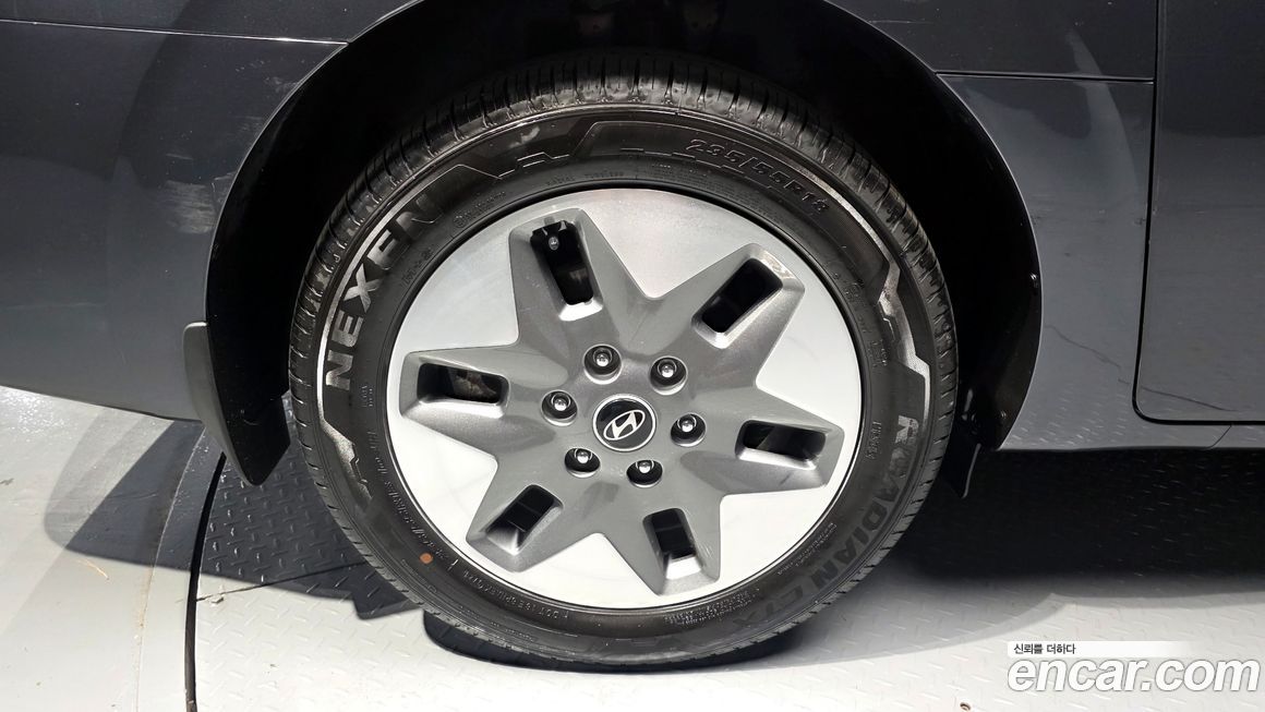 Hyundai Staria 2025