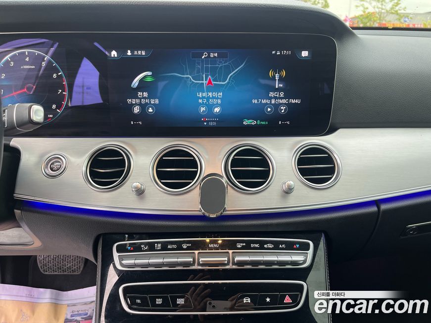 Mercedes-Benz E-Class 2021
