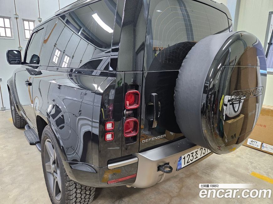 Land Rover Defender 2025