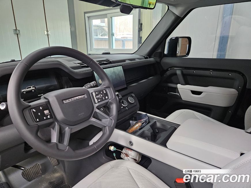 Land Rover Defender 2025