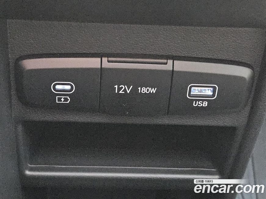 Hyundai Staria 2025