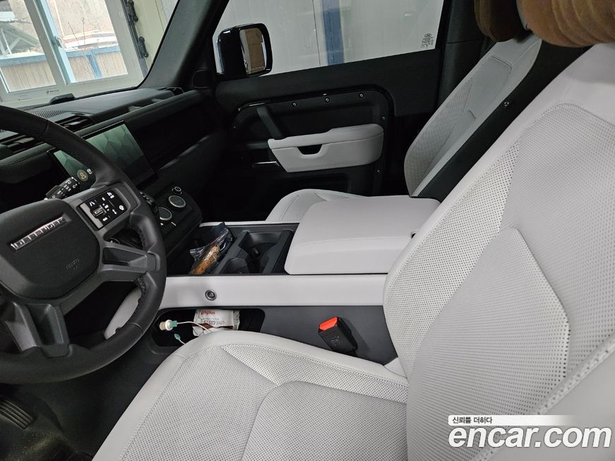 Land Rover Defender 2025