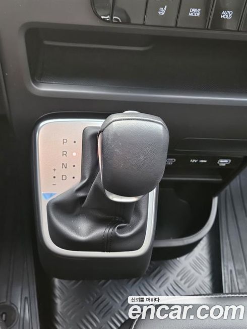 Hyundai Staria 2025