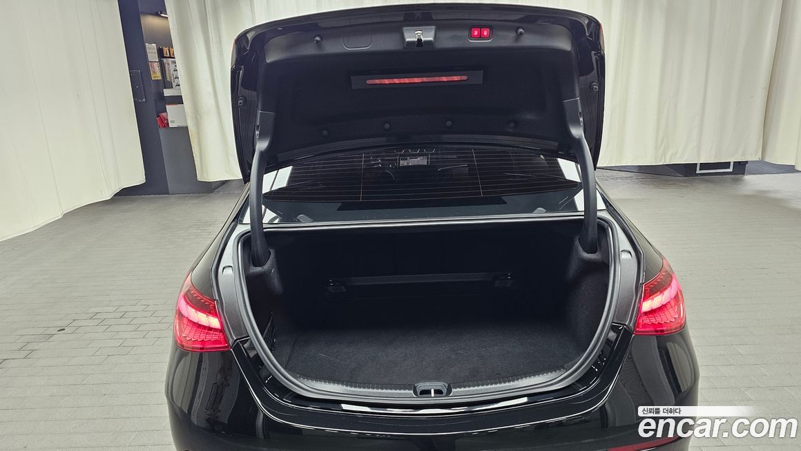 Mercedes-Benz C-Class 2023