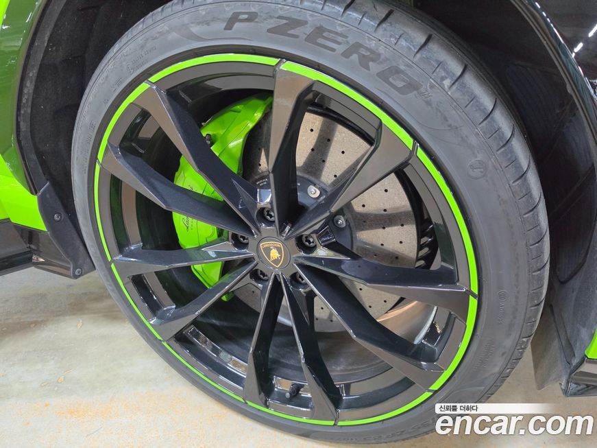 Lamborghini Urus 2021