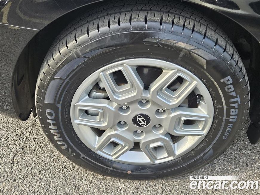 Hyundai Staria 2025