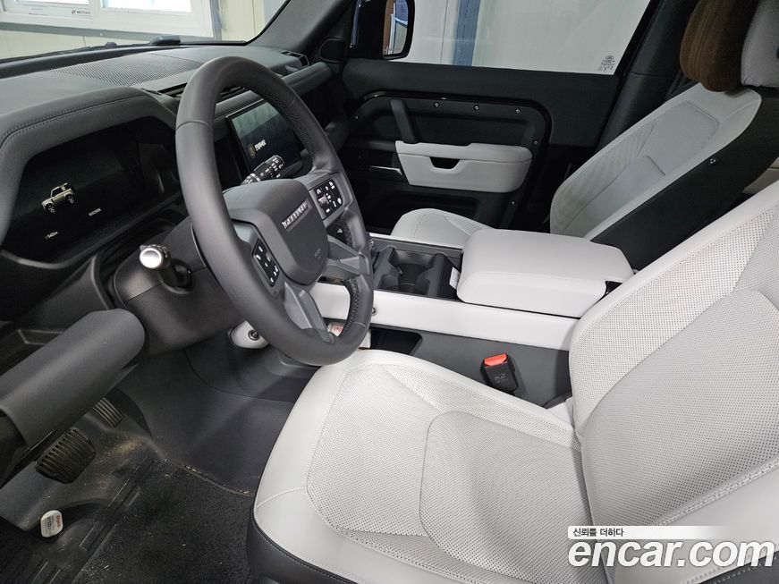 Land Rover Defender 2025