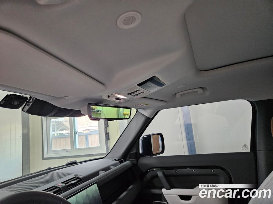 Land Rover Defender 2025