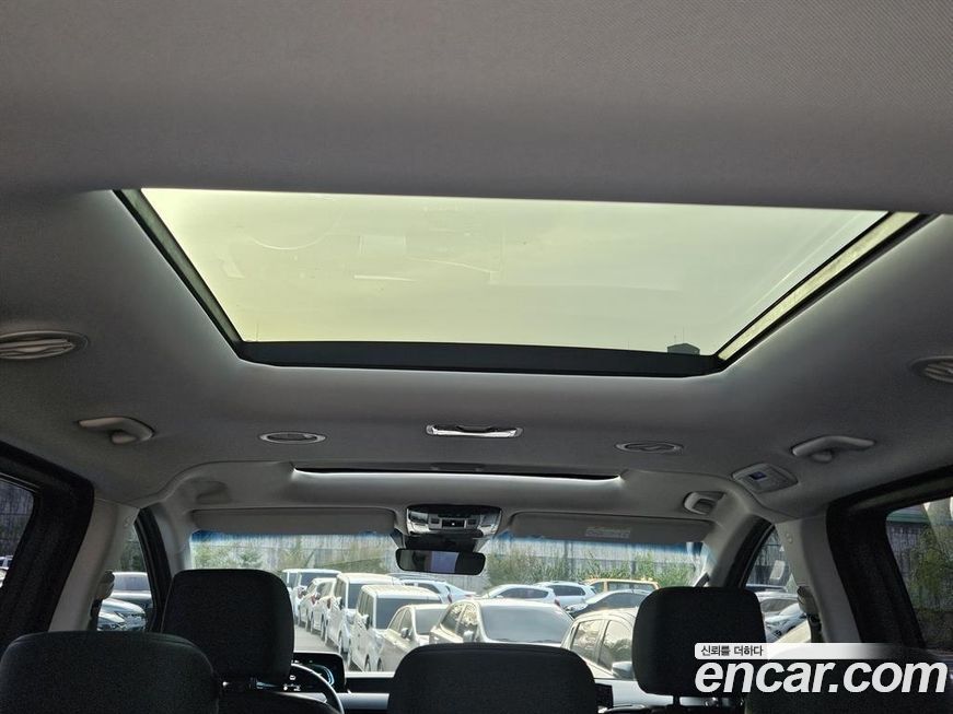 Hyundai Staria 2025