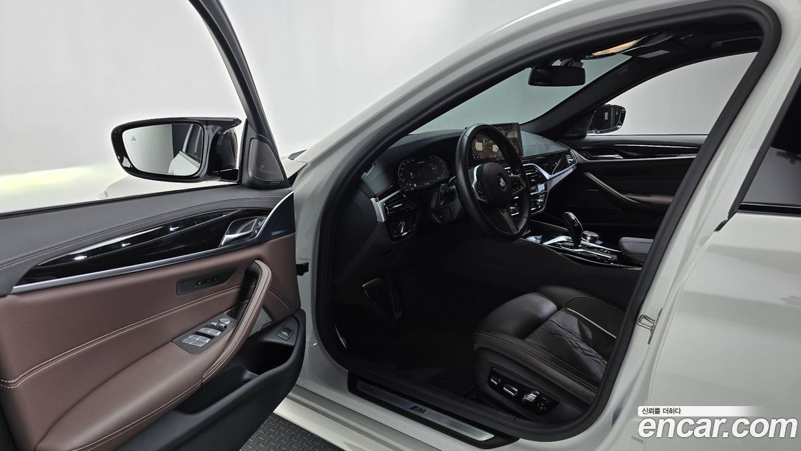 BMW 5-Series 2023