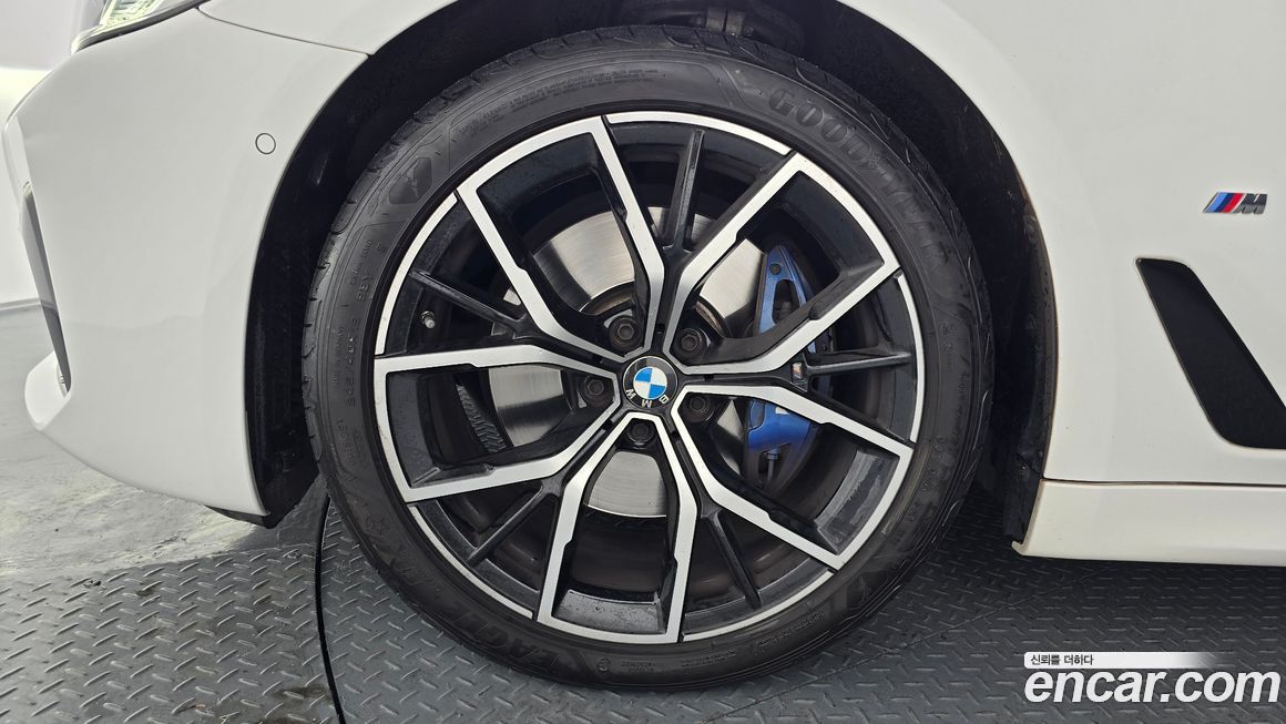 BMW 5-Series 2023