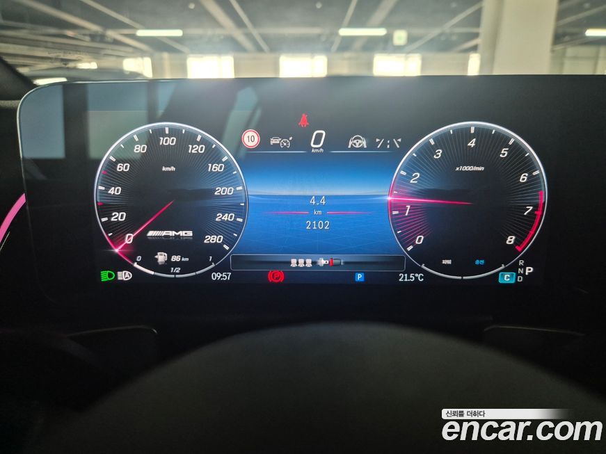 Mercedes-Benz GLB-Class 2025