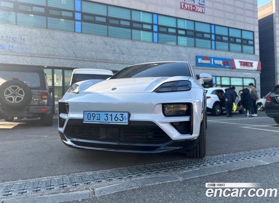Porsche Macan 2025