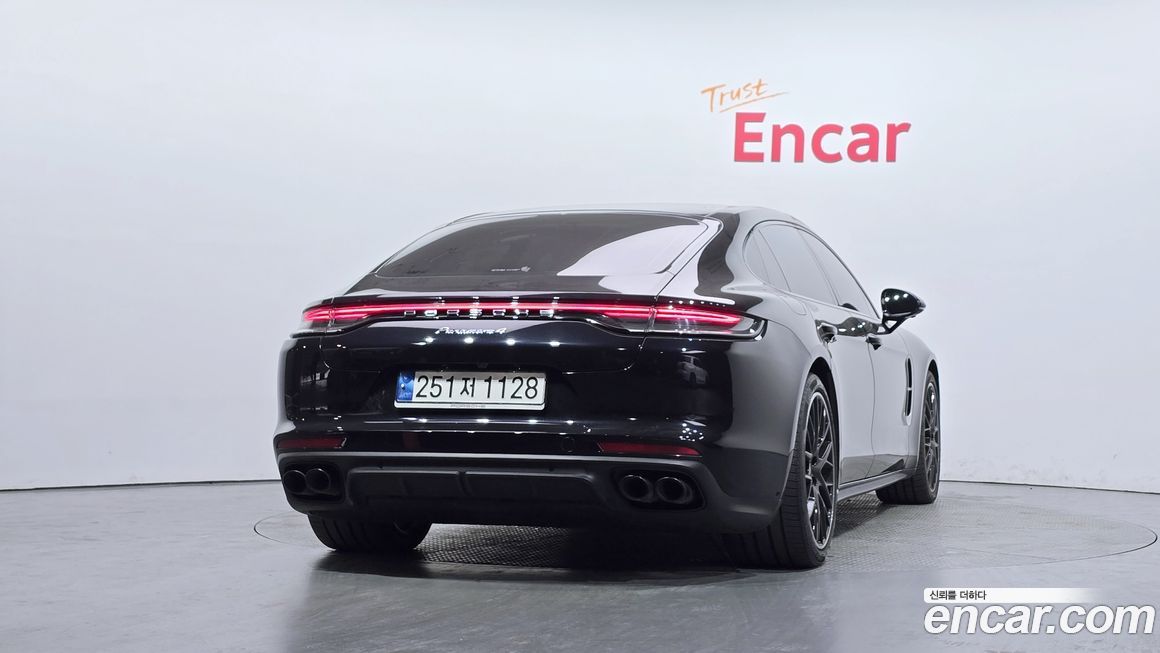 Porsche Panamera 2022