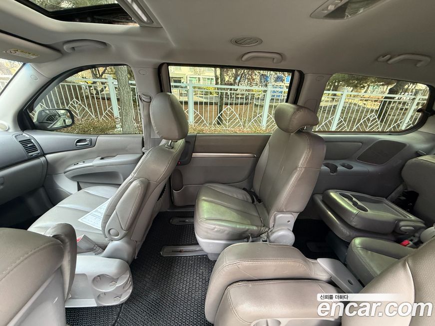 Kia Canival 2011