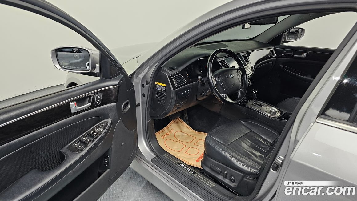 Hyundai Genesis 2013