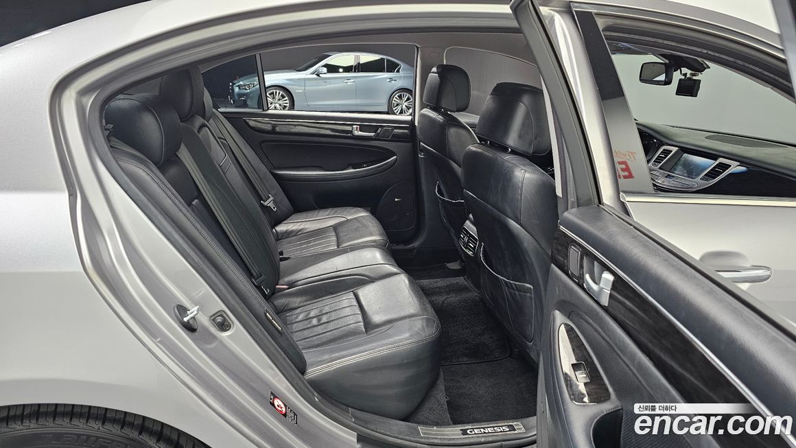 Hyundai Genesis 2013