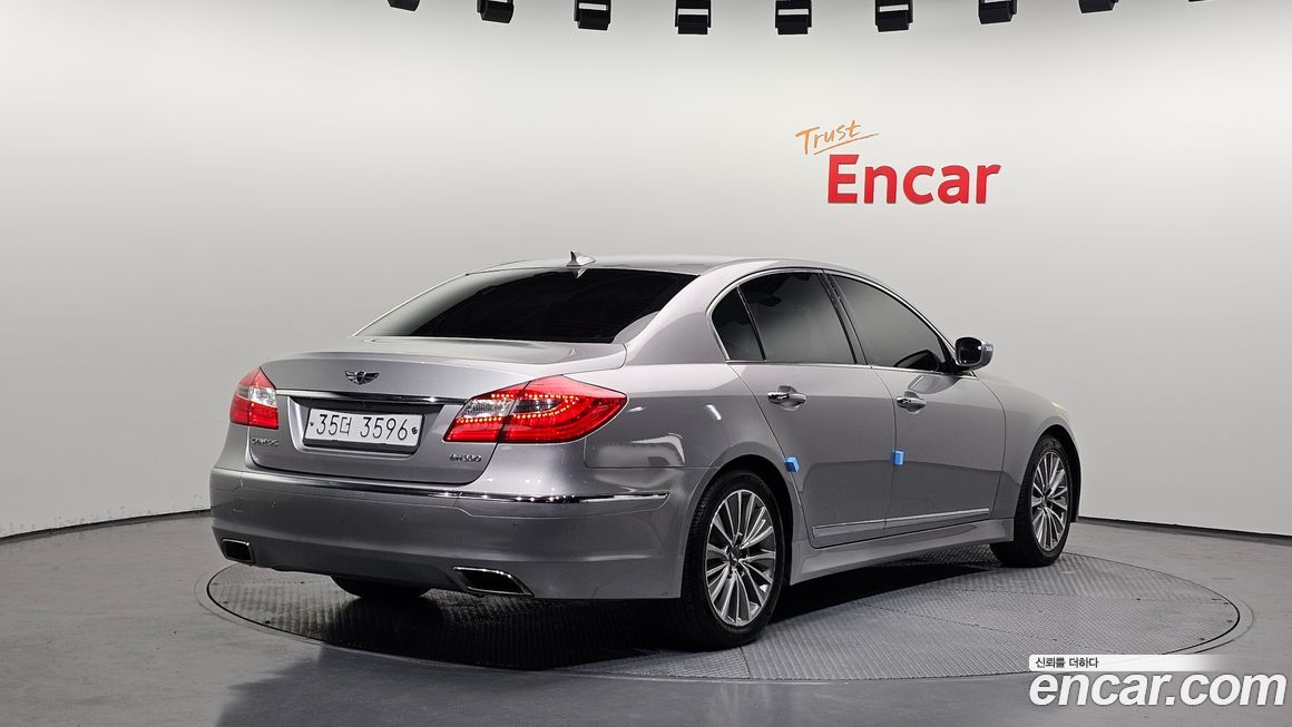 Hyundai Genesis 2013