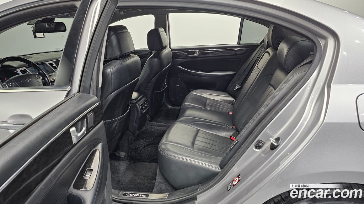 Hyundai Genesis 2013