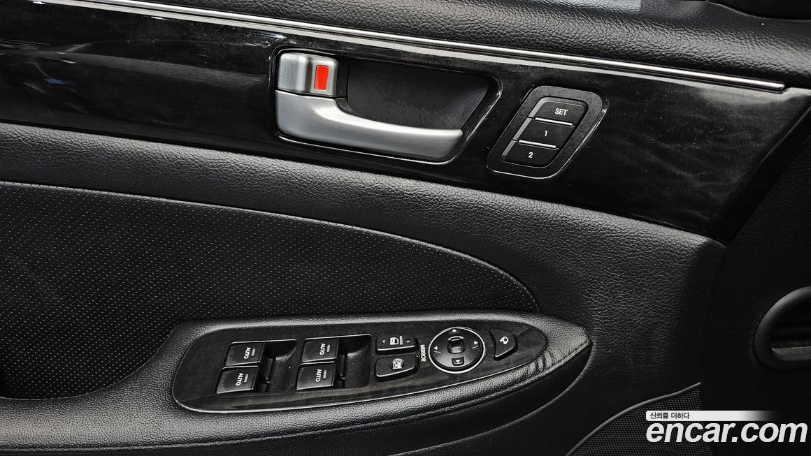 Hyundai Genesis 2013