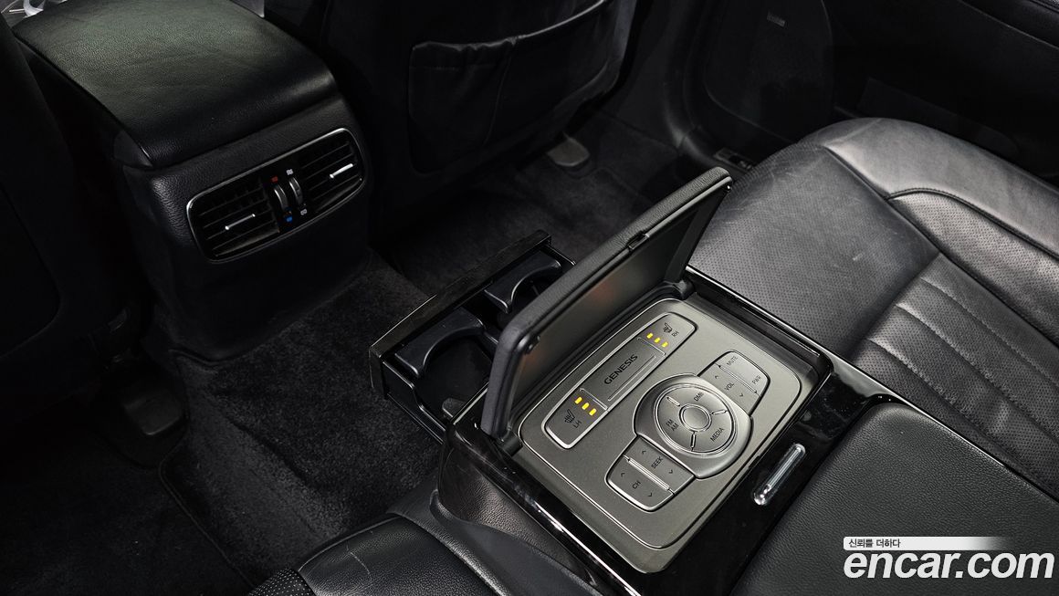 Hyundai Genesis 2013