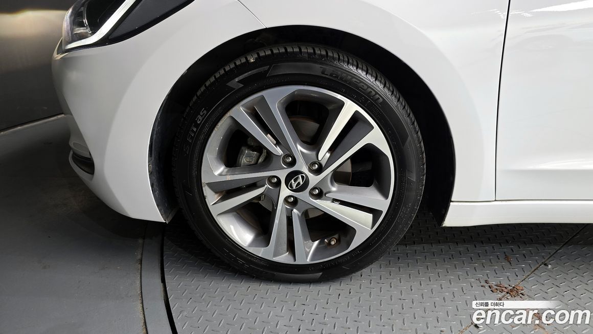 Hyundai AVANTE 2016