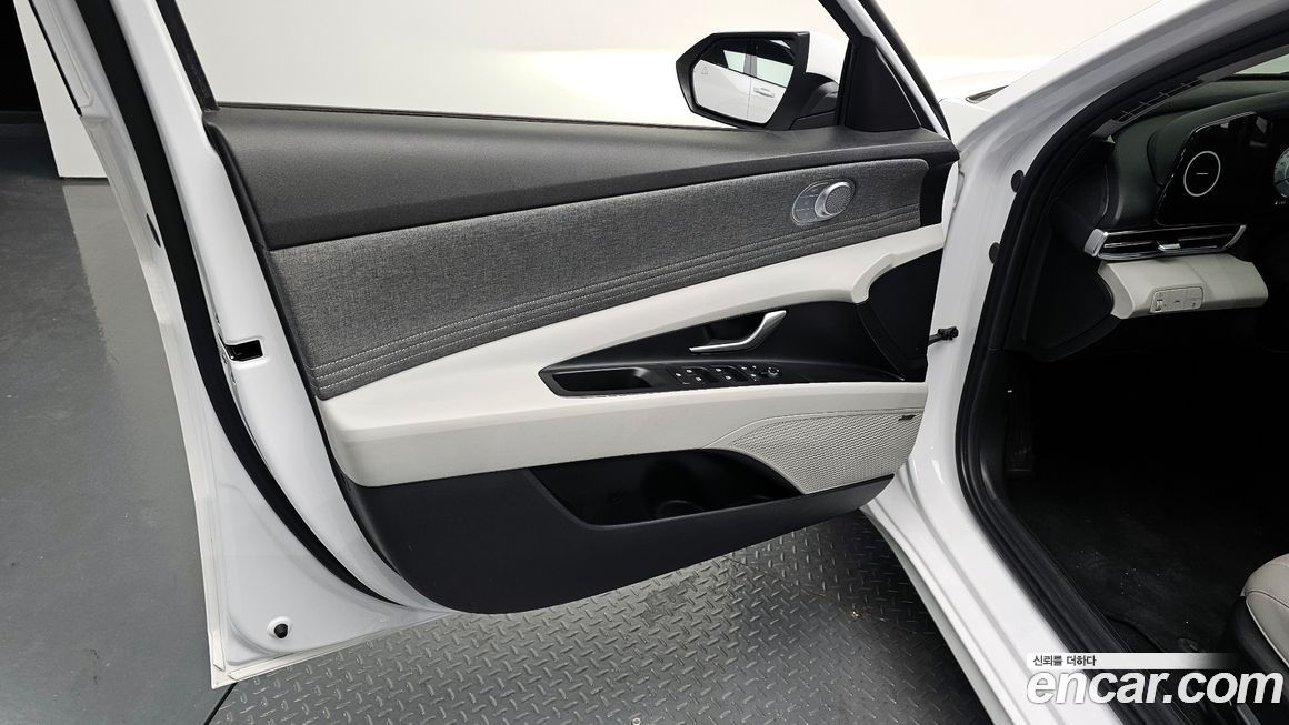 Hyundai AVANTE 2021