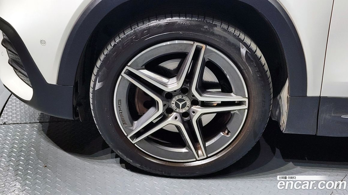 Mercedes-Benz GLB-Class 2021