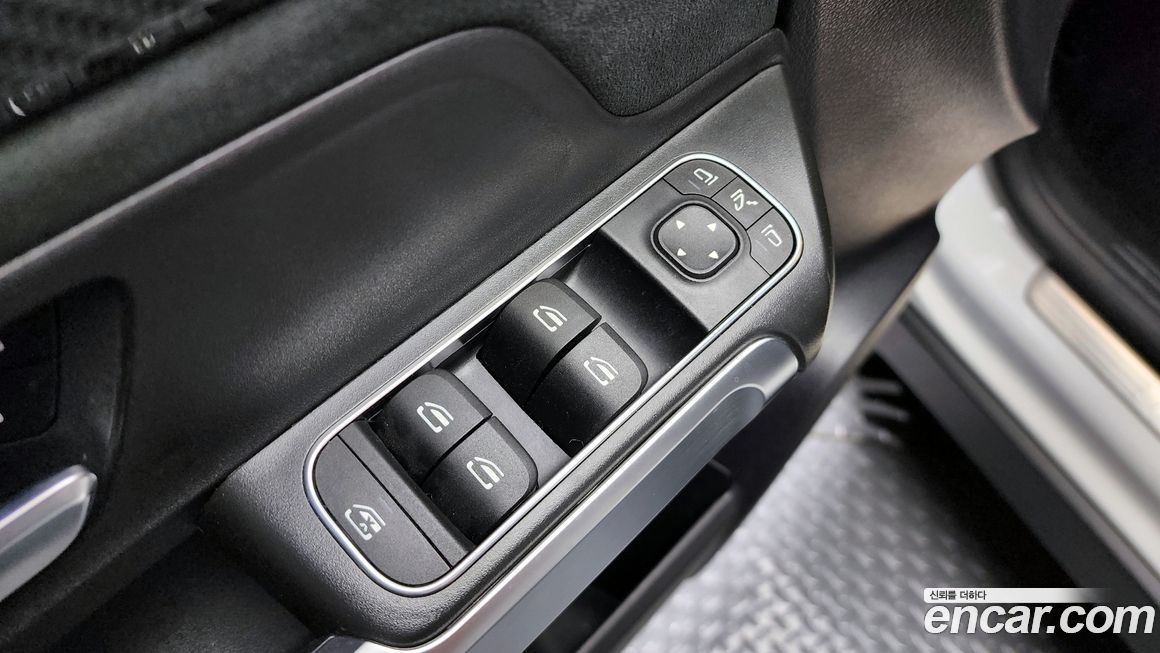 Mercedes-Benz GLB-Class 2021