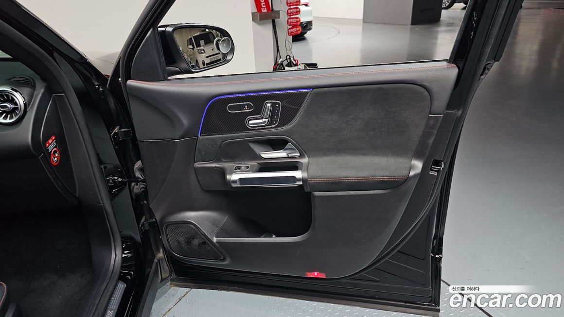 Mercedes-Benz GLB-Class 2020