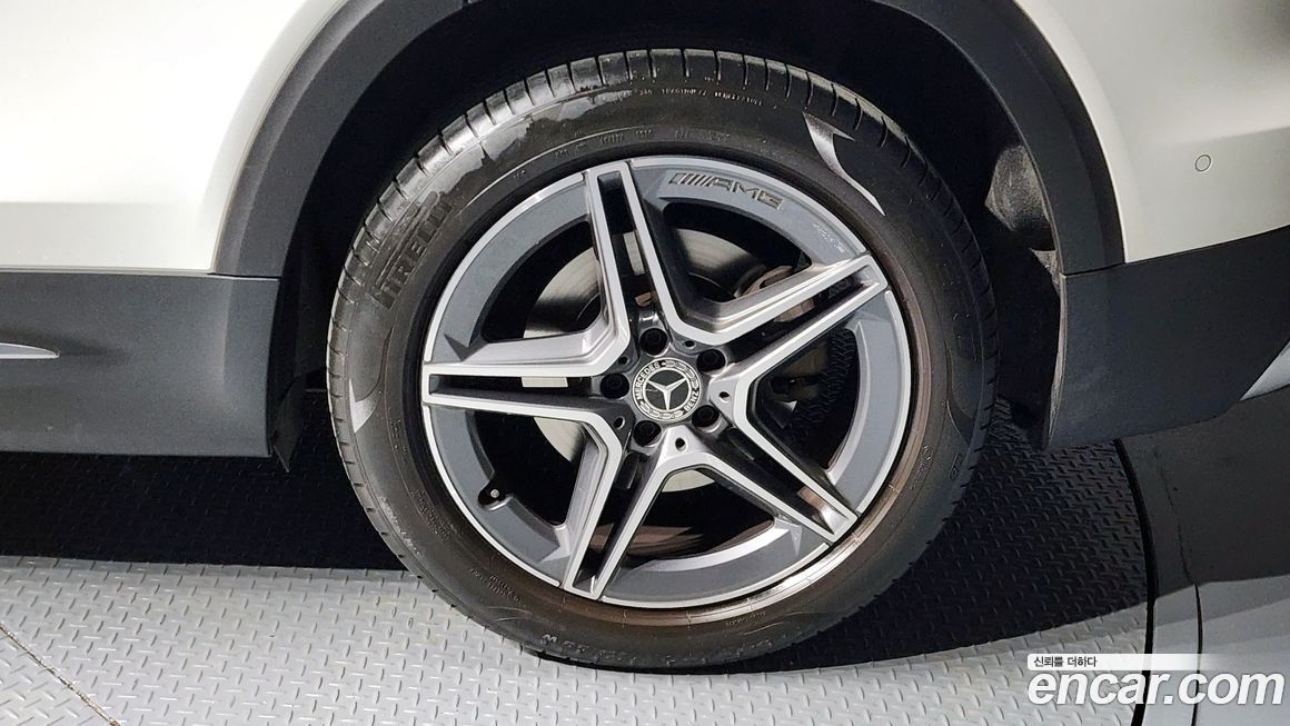 Mercedes-Benz GLB-Class 2021