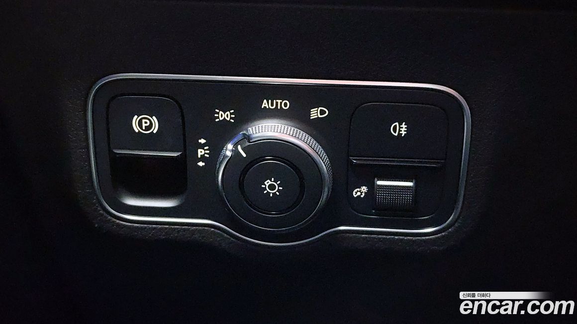 Mercedes-Benz GLB-Class 2021