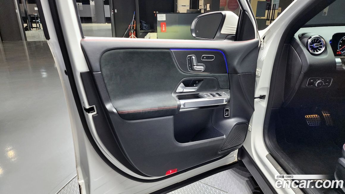 Mercedes-Benz GLB-Class 2021