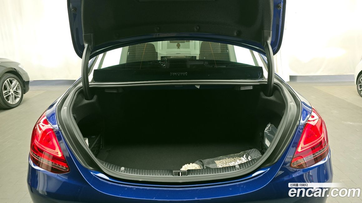 Mercedes-Benz C-Class 2020