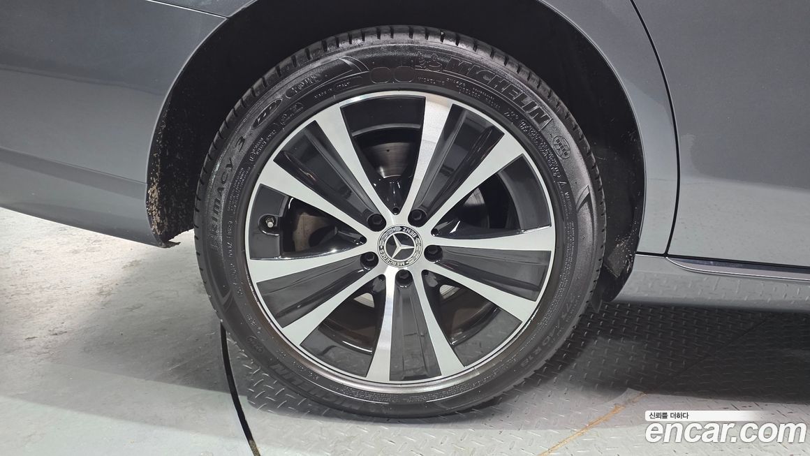 Mercedes-Benz E-Class 2021