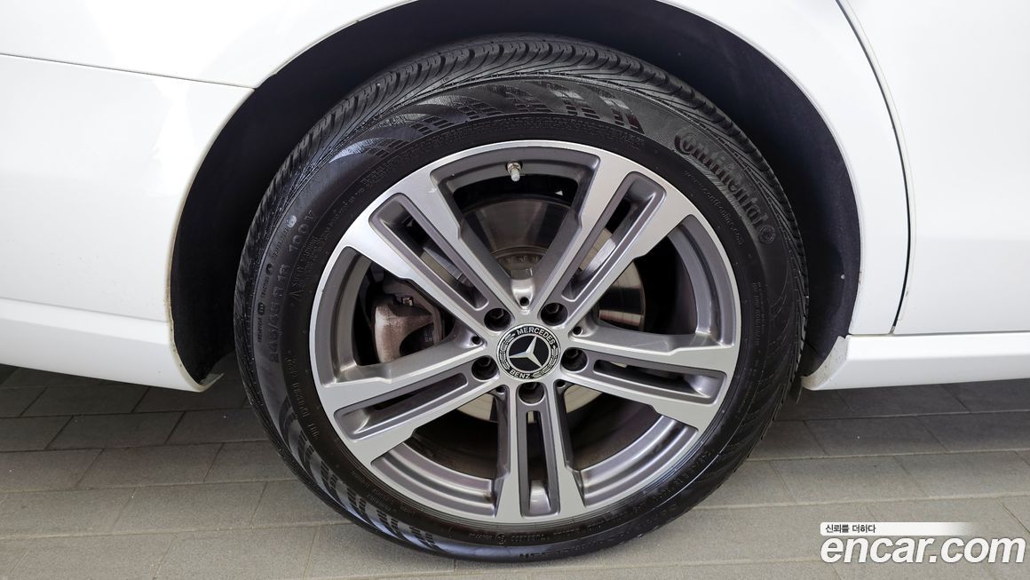 Mercedes-Benz E-Class 2022