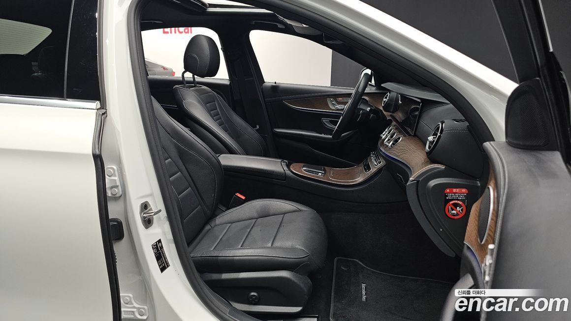 Mercedes-Benz E-Class 2022