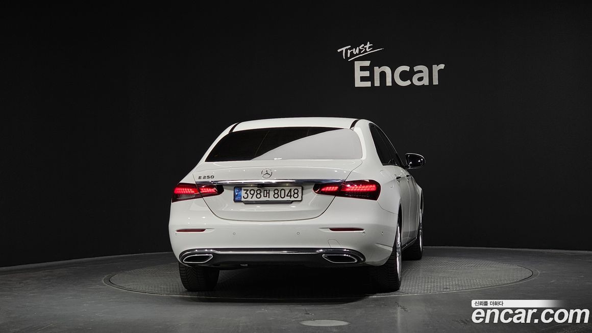 Mercedes-Benz E-Class 2022