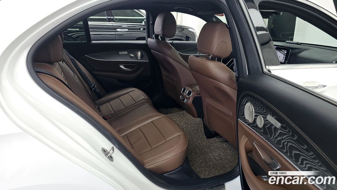 Mercedes-Benz E-Class 2022