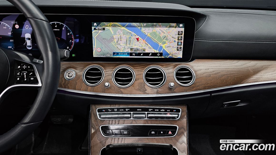 Mercedes-Benz E-Class 2022