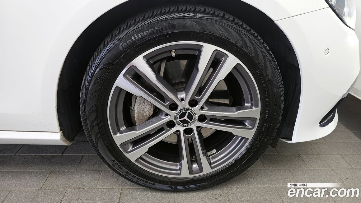 Mercedes-Benz E-Class 2022