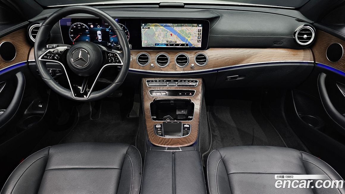 Mercedes-Benz E-Class 2022