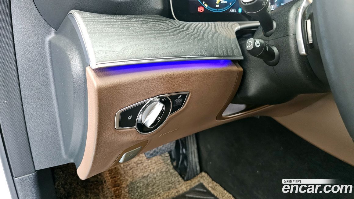 Mercedes-Benz E-Class 2022